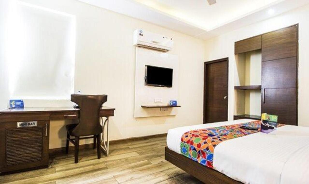 Fabhotel Royal Plaza Zirakpur 외부 사진